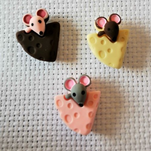 Needle Minder - Little Cheese Mouse