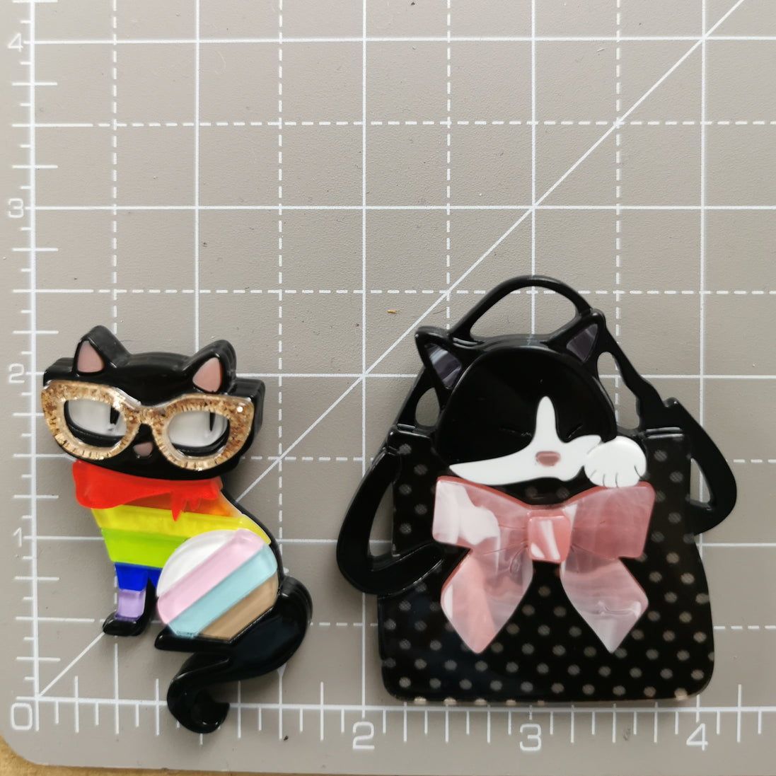 Needle Minder - Luxury Layered Acrylic Rainbow Sweater Cat, Handbag Kitty