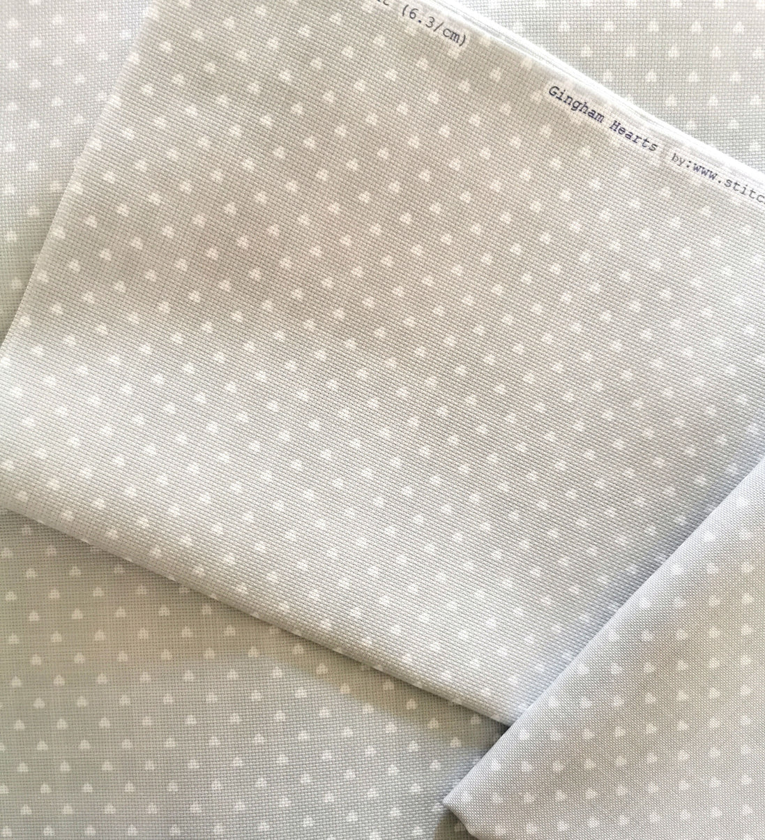 Aida / Evenweave - Gingham Hearts - (printed)
