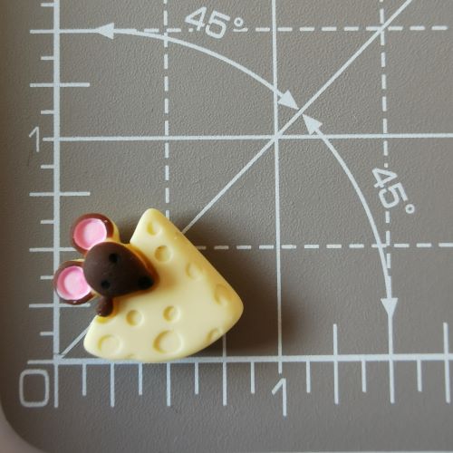 Needle Minder - Little Cheese Mouse