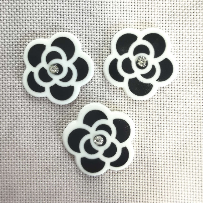 Needle Minder -Black & White Flower. Sparkle Centre.