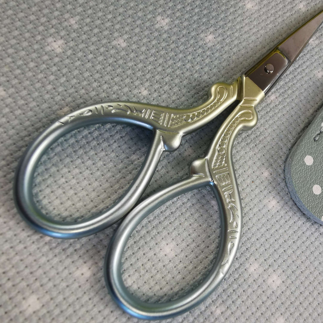 Matte Colour Shift Blue/Green Gold Pastel Embroidery Scissors with Cover