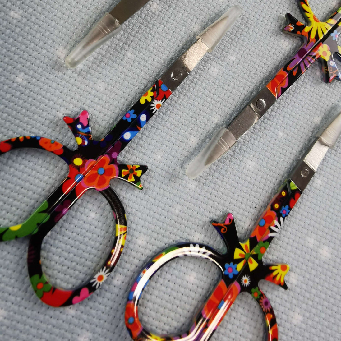 Bow Details Bright Floral Embroidery Scissors with Cover