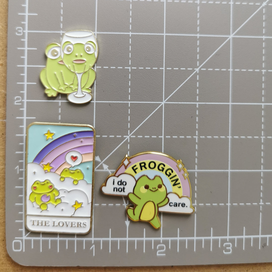 Needle Minder -  Frog Tarot Lovers. Wine Frog. Froggin' Care