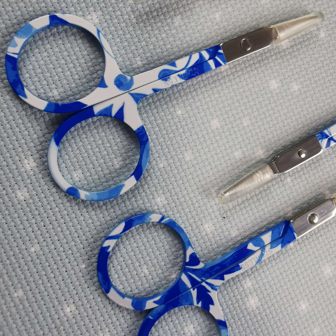 White & Blue Foliage Print Embroidery Scissors with Cover