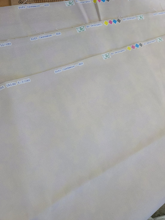 NEW Aida / Evenweave - Soft Cashmere (printed)