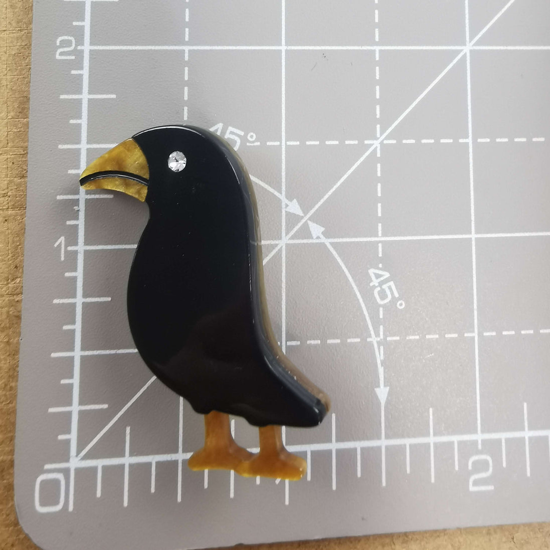 Needle Minder - Luxury Crystal Eye Crow