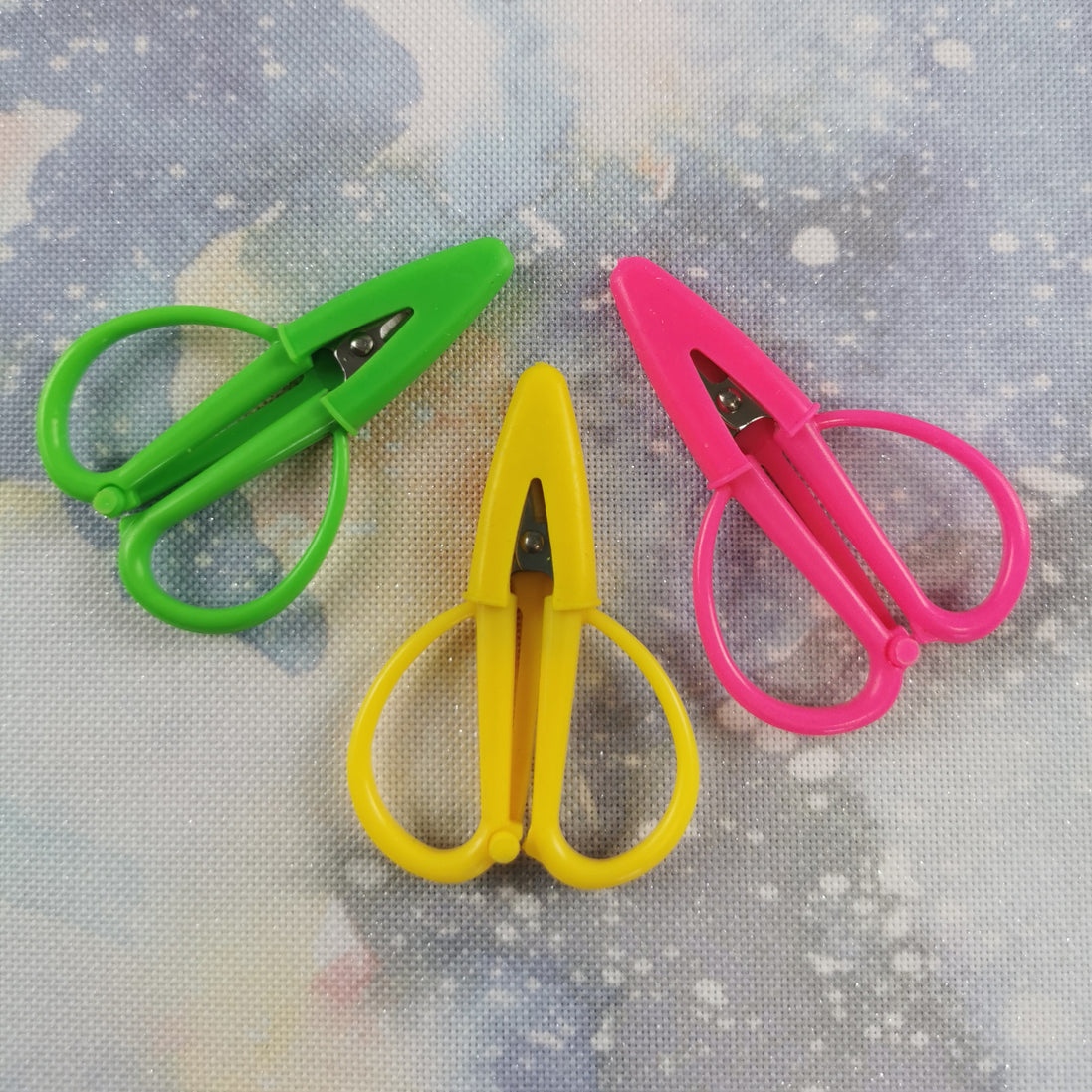 Bright Mini Snips Scissors with Built In Silicone Cover