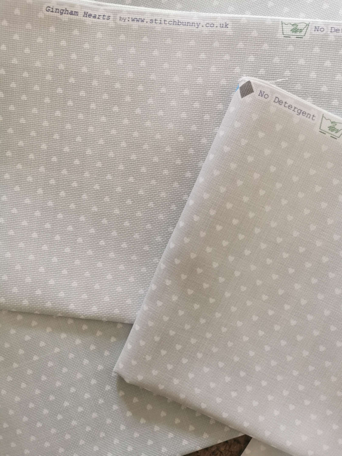 Aida / Evenweave - Gingham Hearts - (printed)