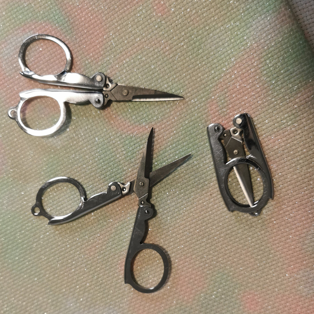 Compact Folding Embroidery Scissors. Stainless.