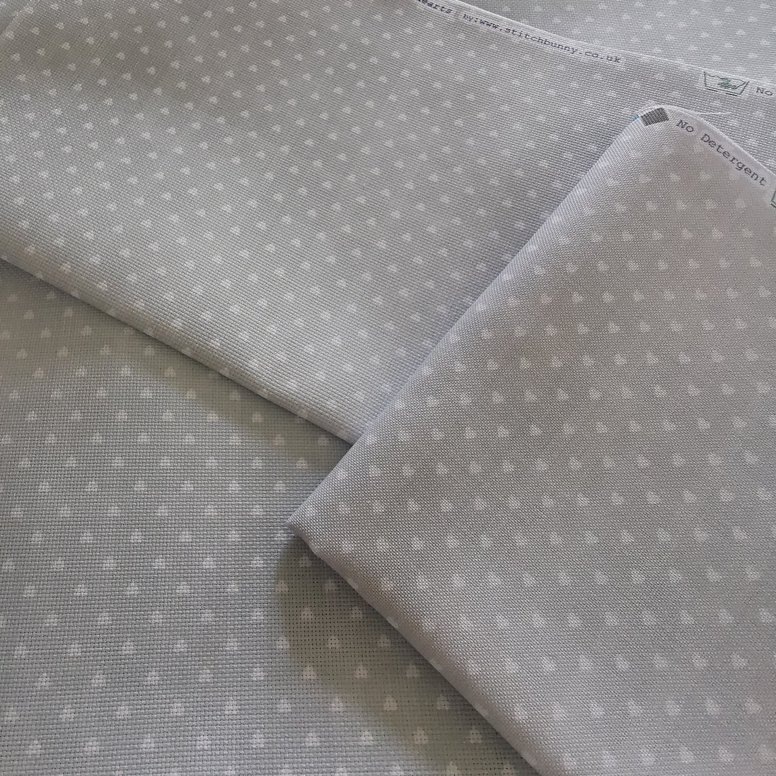 Aida / Evenweave - Gingham Hearts - (printed)