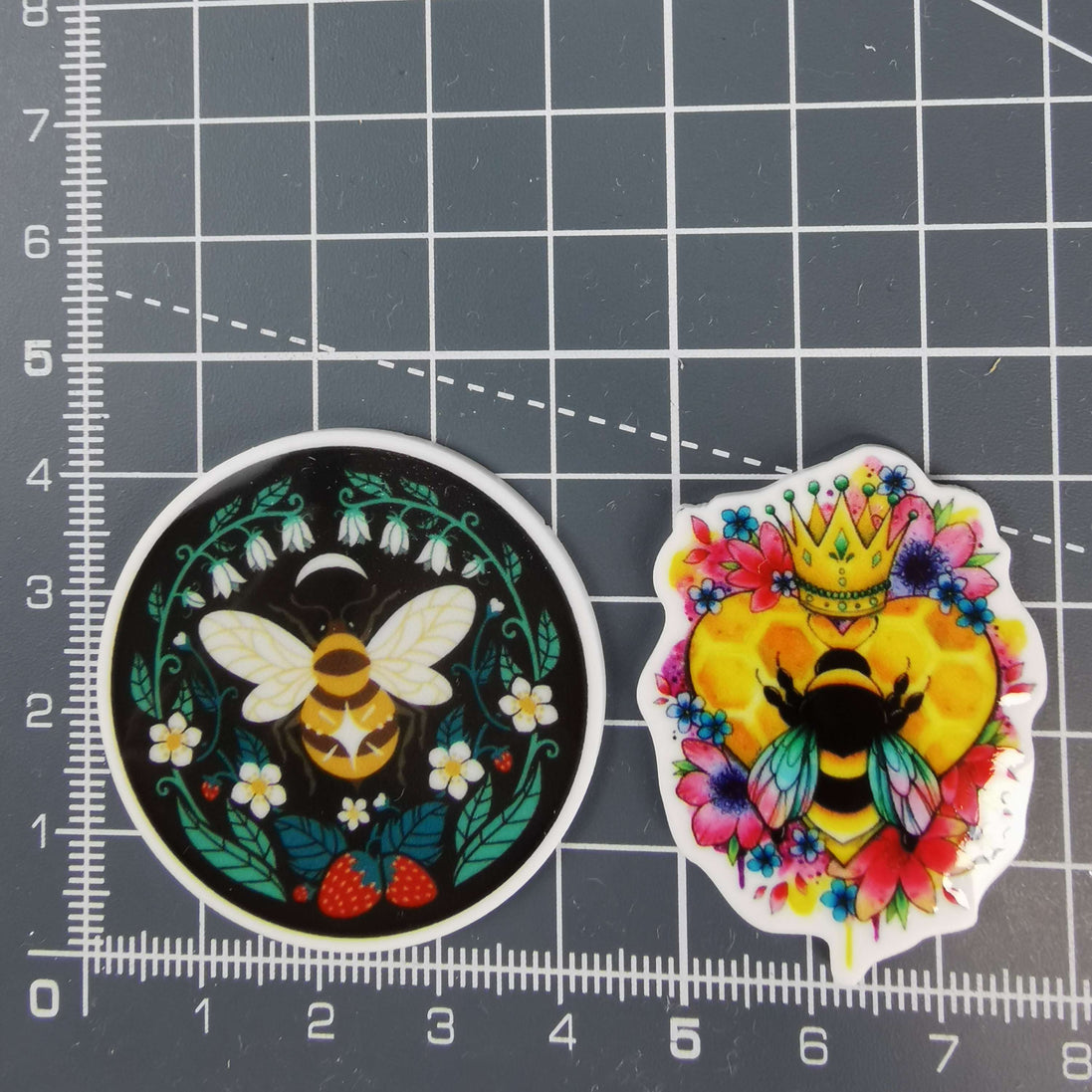 Needle Minder - Round Night Bee / Floral Queen Bee
