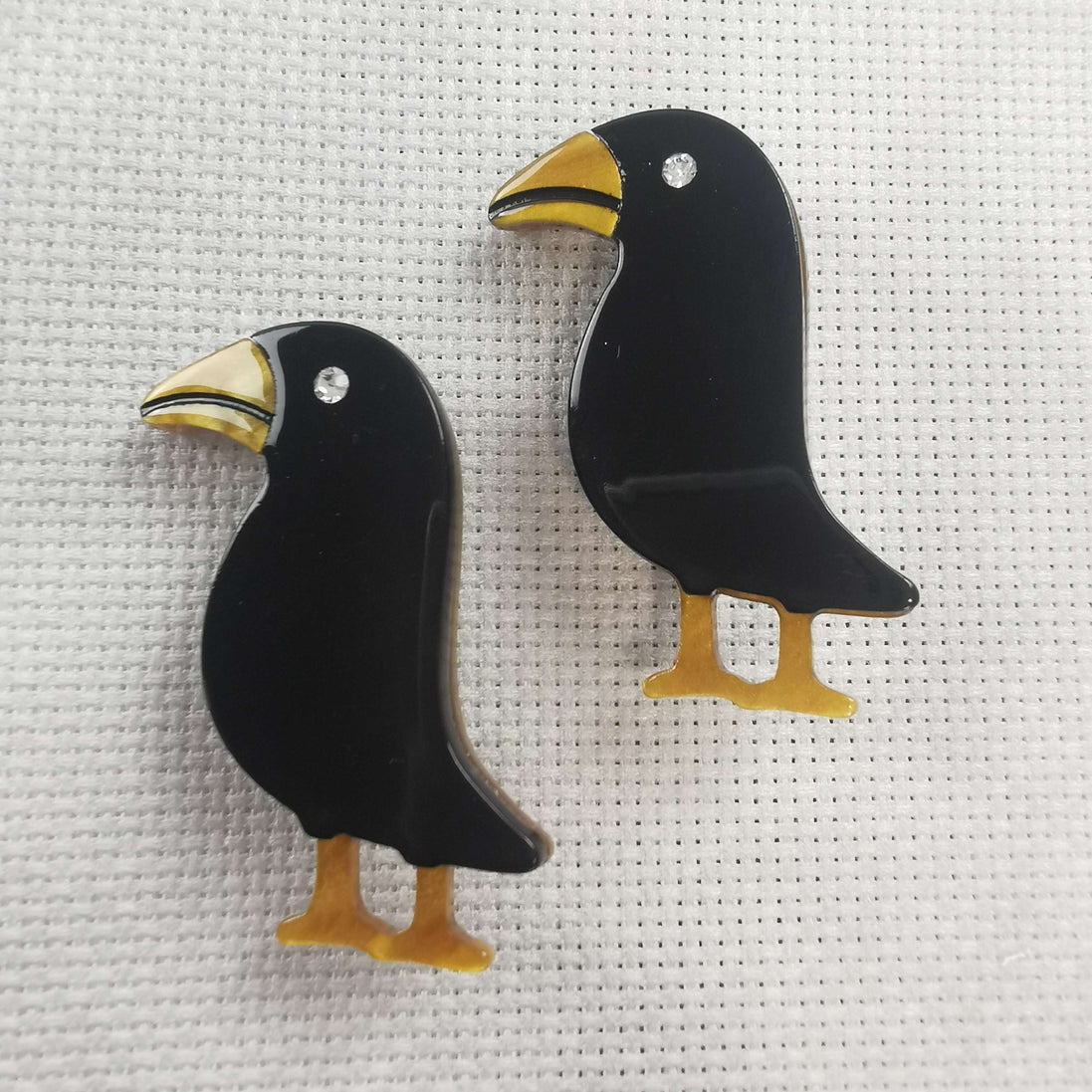 Needle Minder - Luxury Crystal Eye Crow