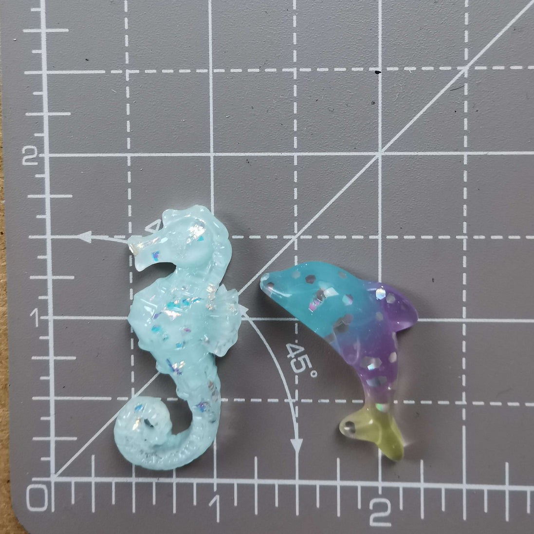 Needle Minder - Glitter Shimmer Seahorse, Dolphin