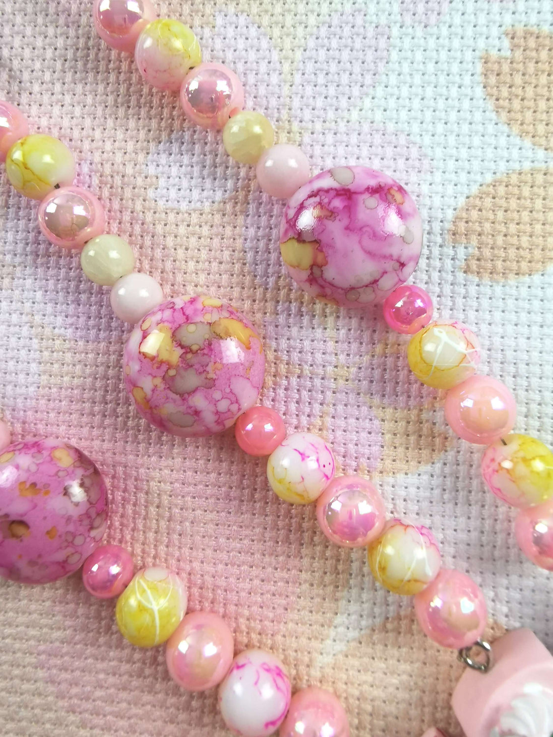 Beaded Scissor Keep. Strawberry Cake
