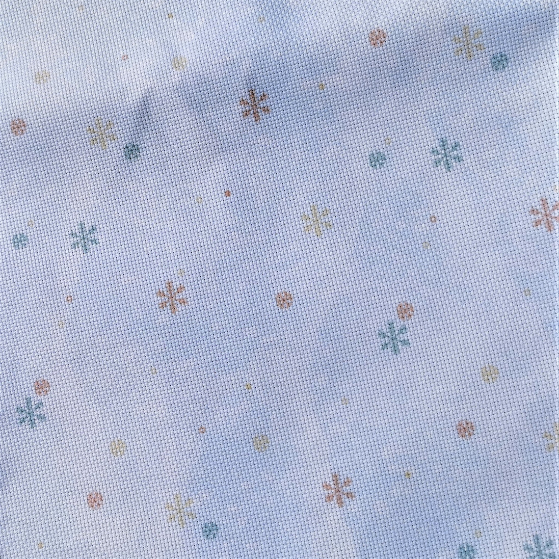 Aida / Evenweave - Festive Snowfall (printed)