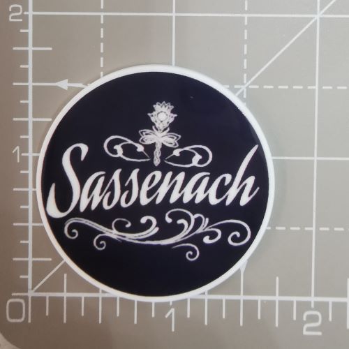 Needle Minder - Outlander. Sassenach. Jamie and Claire.
