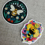 Needle Minder - Round Night Bee / Floral Queen Bee